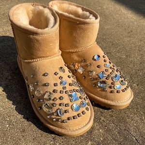 MINI BOOT - DIAMOND GEMSTONE EMBELLISHED FUR LINED (TAUPE)